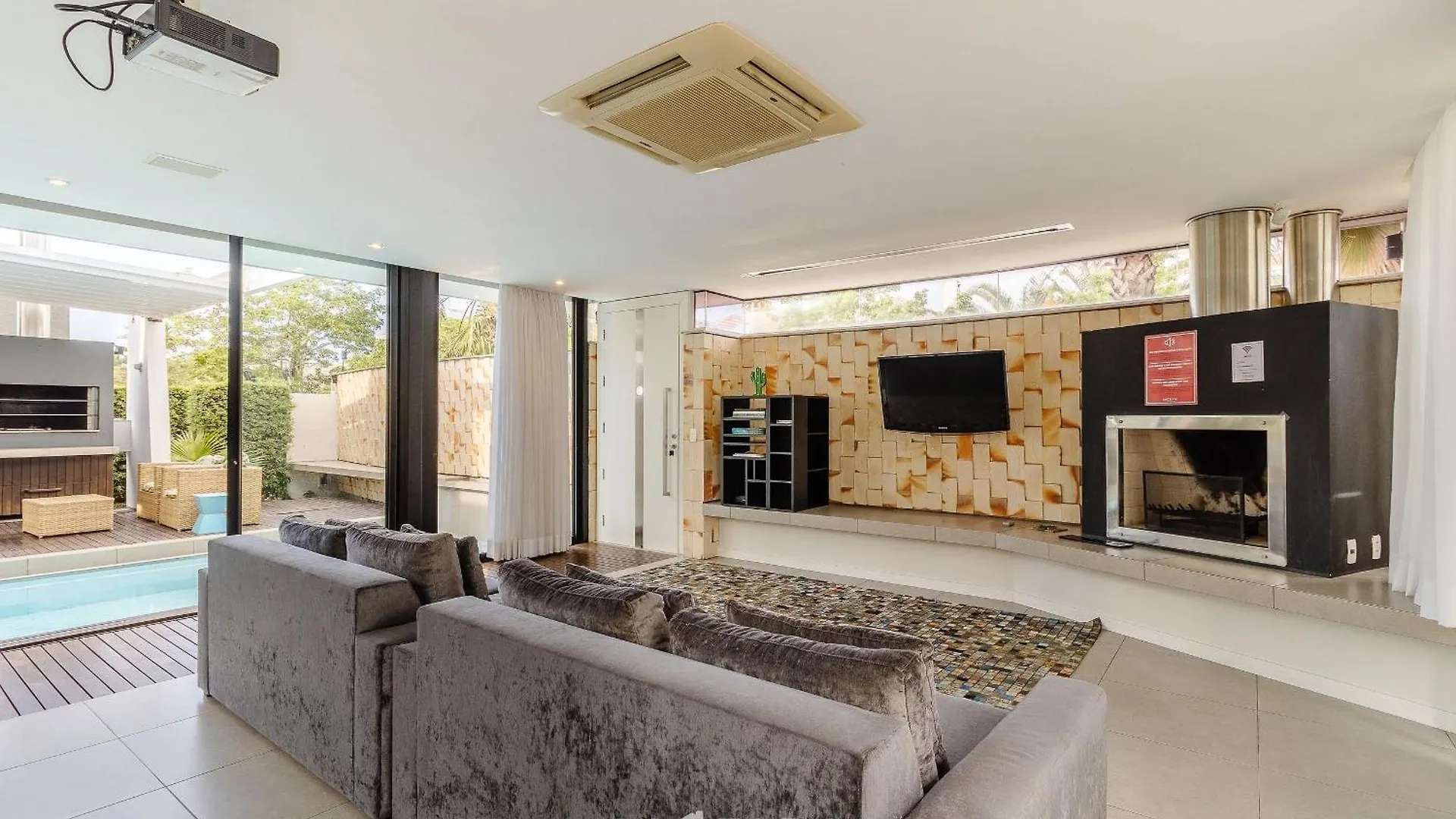 Villa Casa Moderna Com Piscina Em Jurere Rca264 Florianópolis