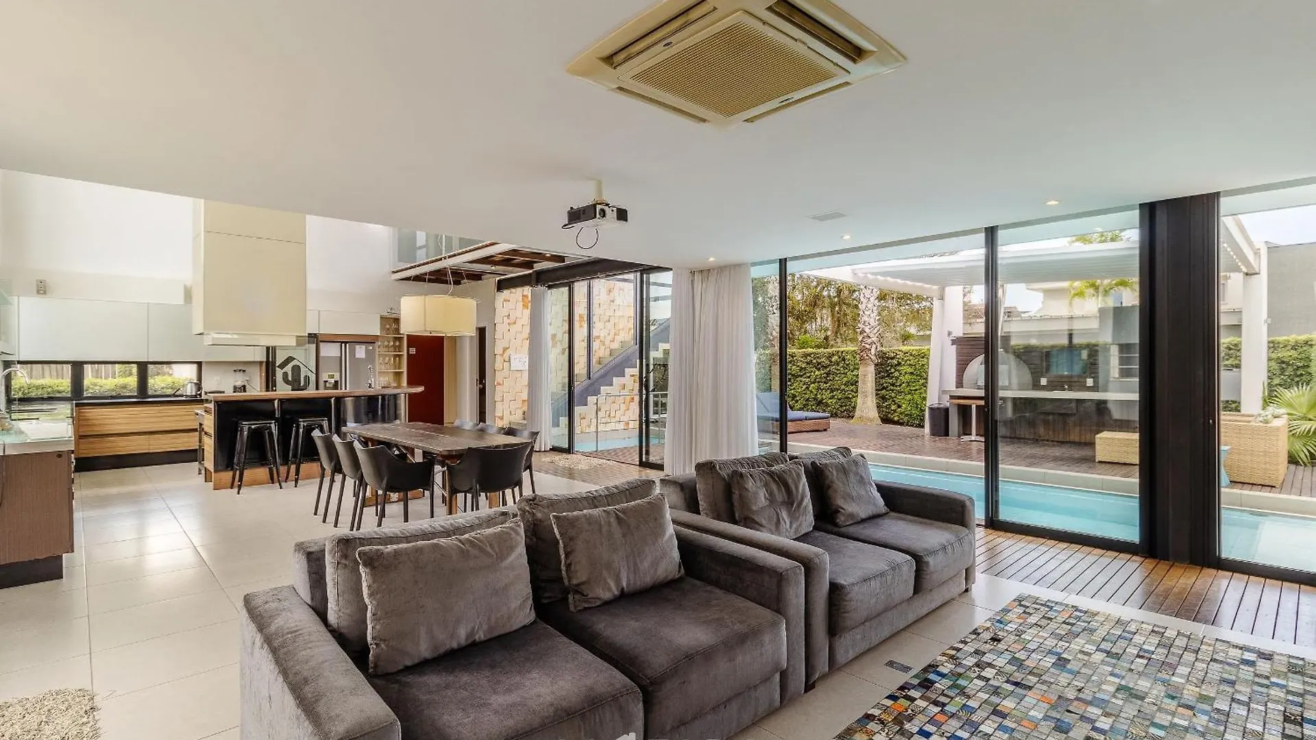 Villa Casa Moderna Com Piscina Em Jurere Rca264 Florianópolis Brasil